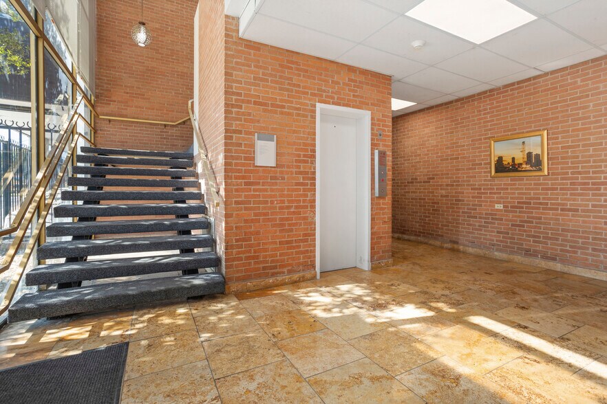 More Photos Of 910 Collier St, Fort Worth Loft Creative Space For Lease