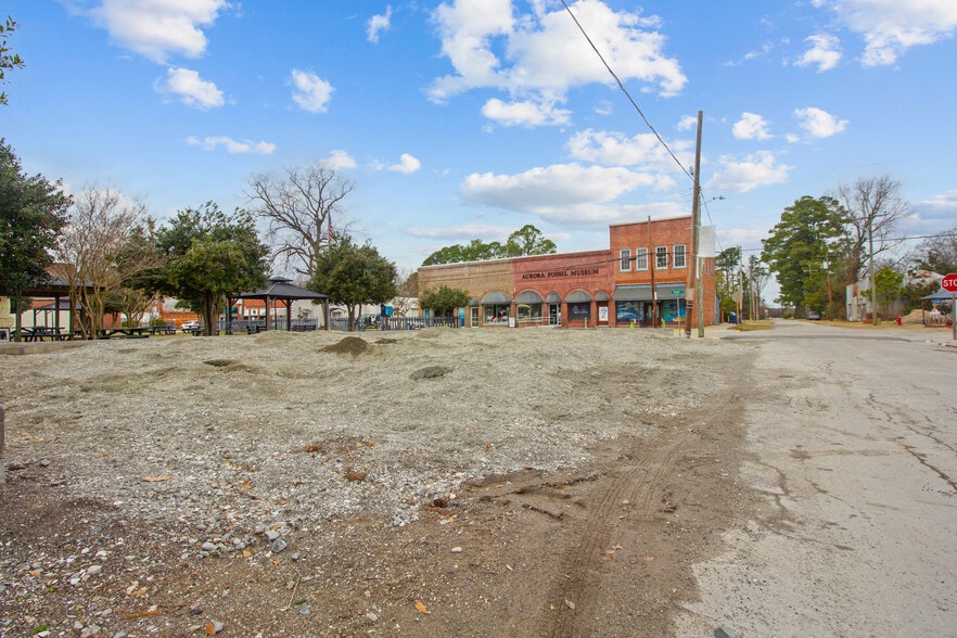 More Photos Of 470 N 4th St, Aurora Freestanding For Sale