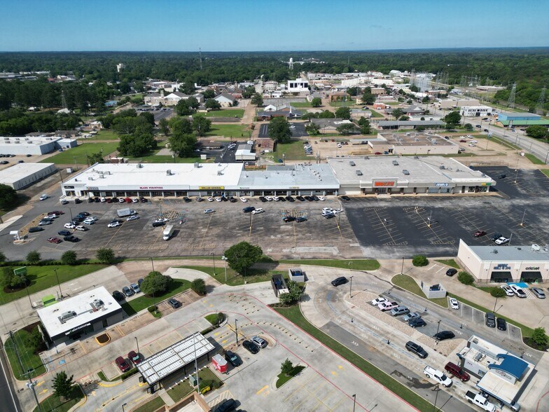 More Photos Of 102-110 Midtown Dr, Kilgore General Retail For Lease