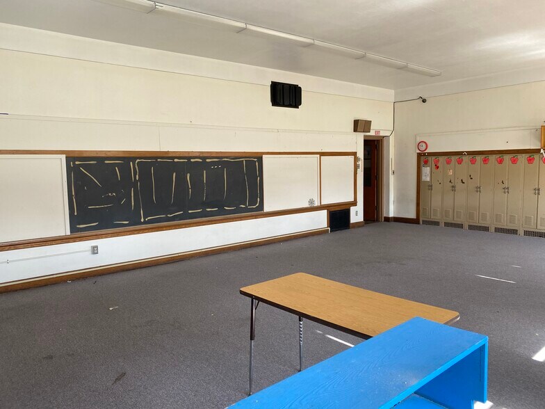 More Photos Of 719 S Fayette St, Washington Court House Flex For Sale