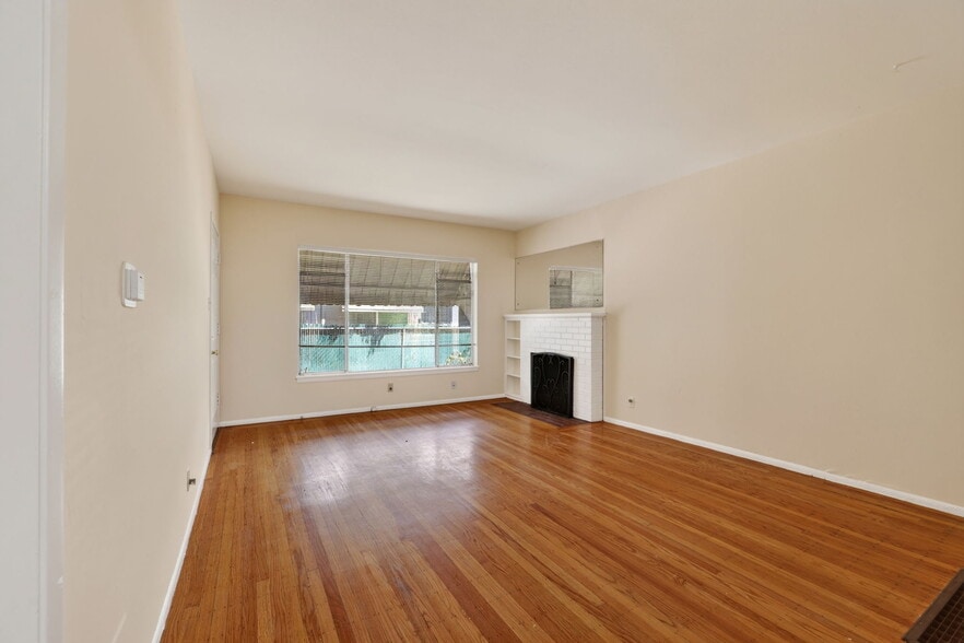 More Photos Of 2717 V St, Sacramento Multifamily For Sale