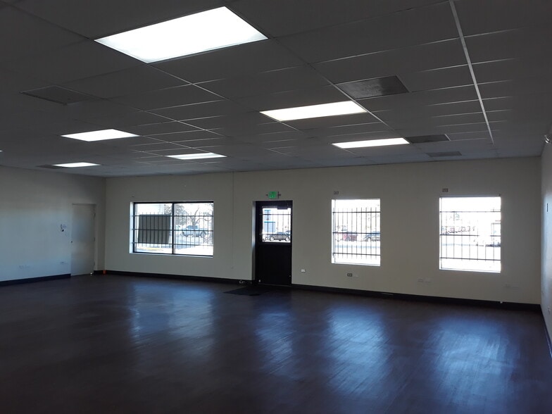 More Photos Of 1551 Chambers Rd, Aurora Freestanding For Lease
