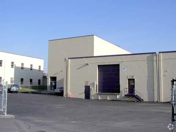 More Photos Of 551-567 Southlawn Ln, Rockville Warehouse For Lease
