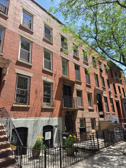 More Photos Of 213 Ashland Pl, Brooklyn Apartments For Sale
