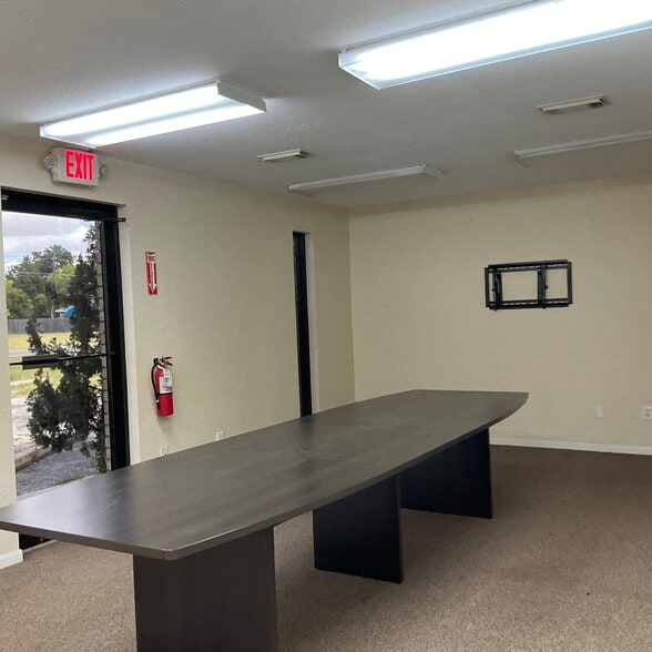 More Photos Of 200 N Broadway St, La Porte Warehouse For Lease