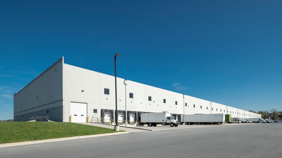 More Photos Of 1200 Claybrick Rd, Landover Distribution For Lease