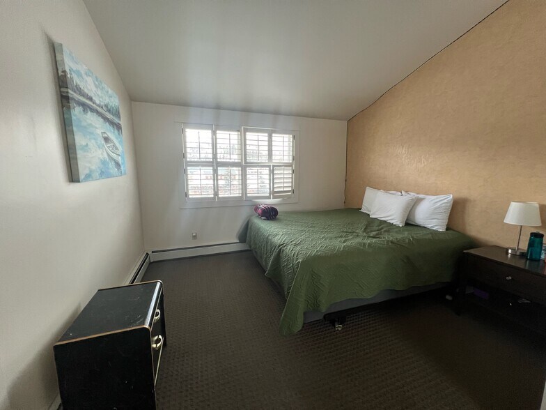 More Photos Of 1000 Grand Ave, Grand Lake Restaurant For Sale