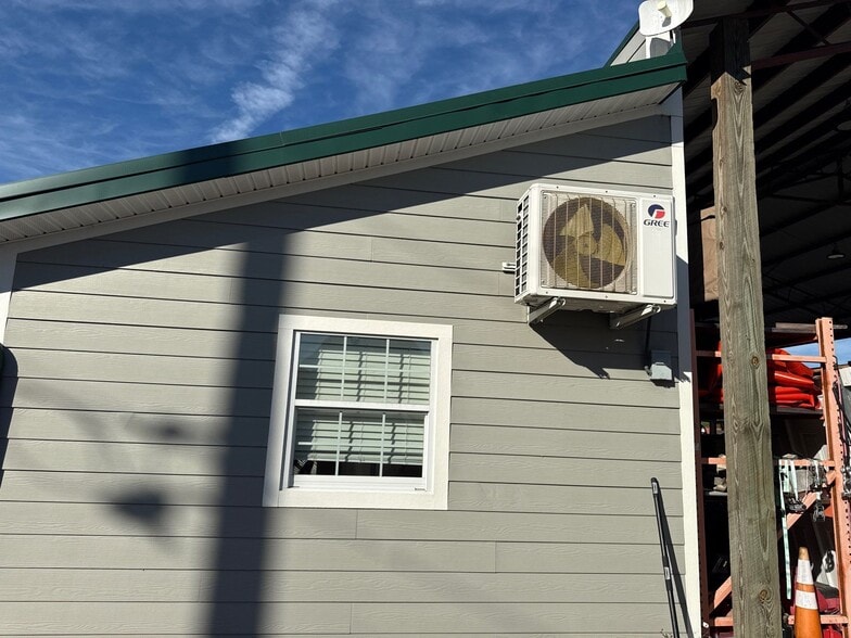 More Photos Of 460 N Franklin St, Sebring Warehouse For Sale