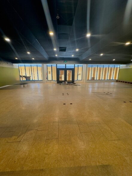 More Photos Of 623-625 S Myrtle Ave, Monrovia Storefront For Lease