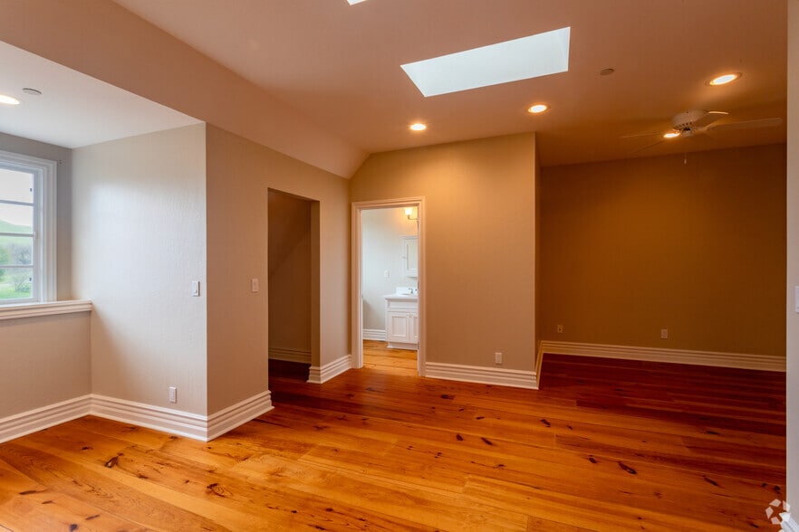 More Photos Of 12839 Airline Hwy, Paicines Winery Vineyard For Sale