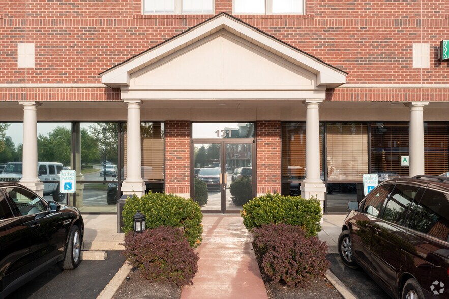 More Photos Of 109-141 S English Station Rd, Louisville General Retail For Lease