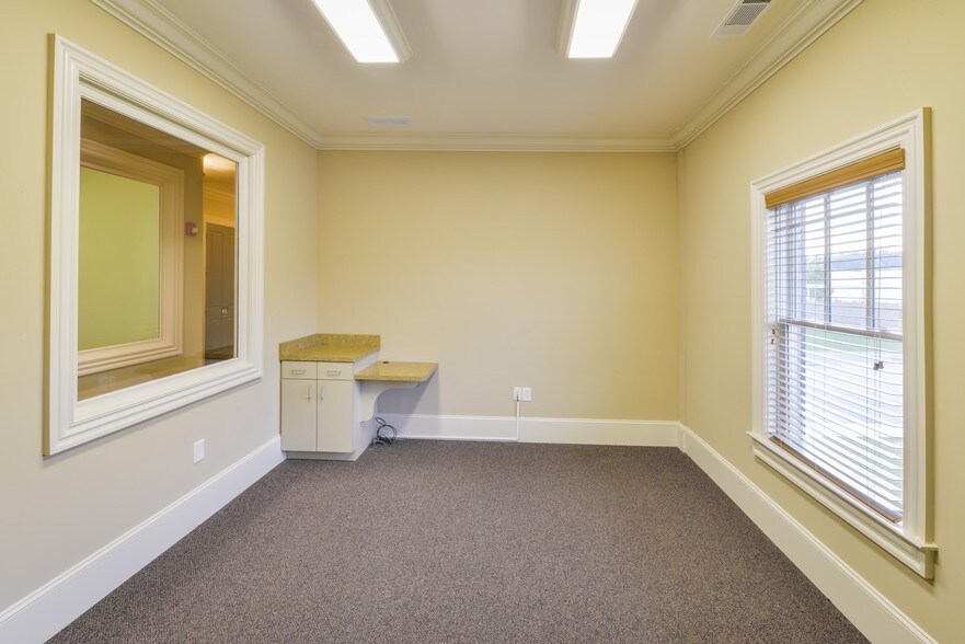 More Photos Of 4900 Ivey Rd, Acworth Office For Lease