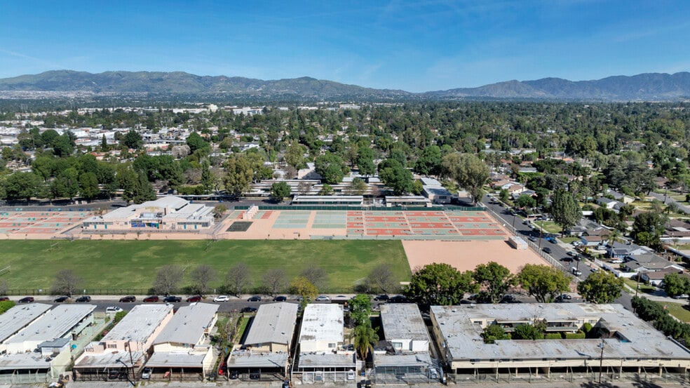 More Photos Of 17926 Schoenborn St, Northridge Apartments For Sale