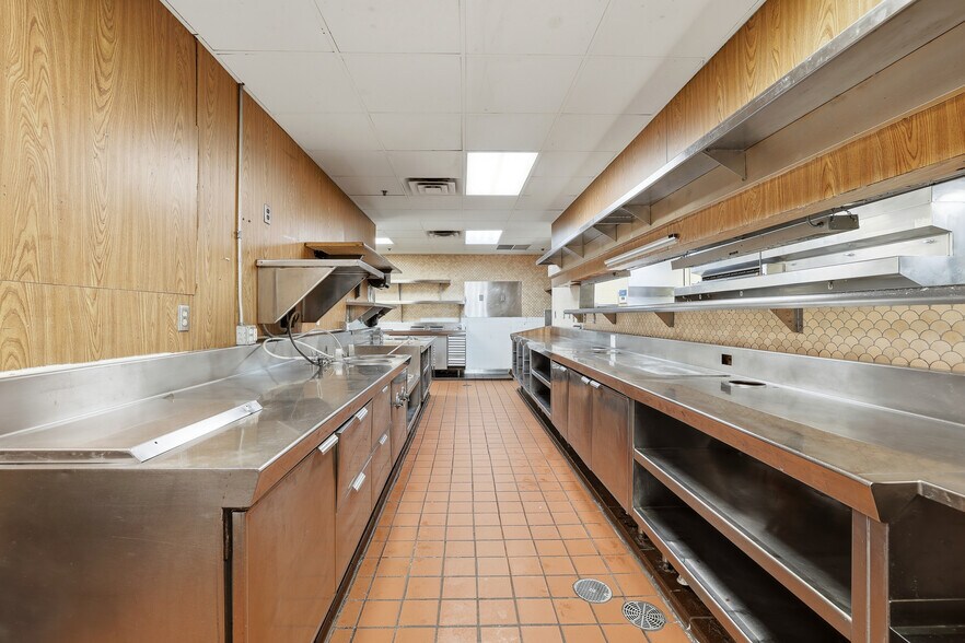 More Photos Of 143 Division St, Stevens Point Restaurant For Sale