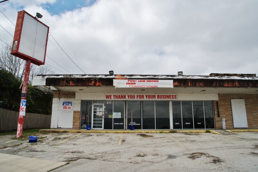 More Photos Of 2111-2117 Harry Wurzbach Rd, San Antonio Storefront Retail Office For Lease