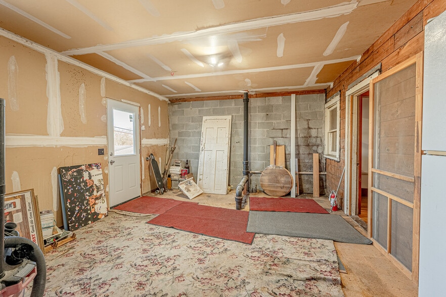 More Photos Of 127 W Main St, Belleville Restaurant For Sale