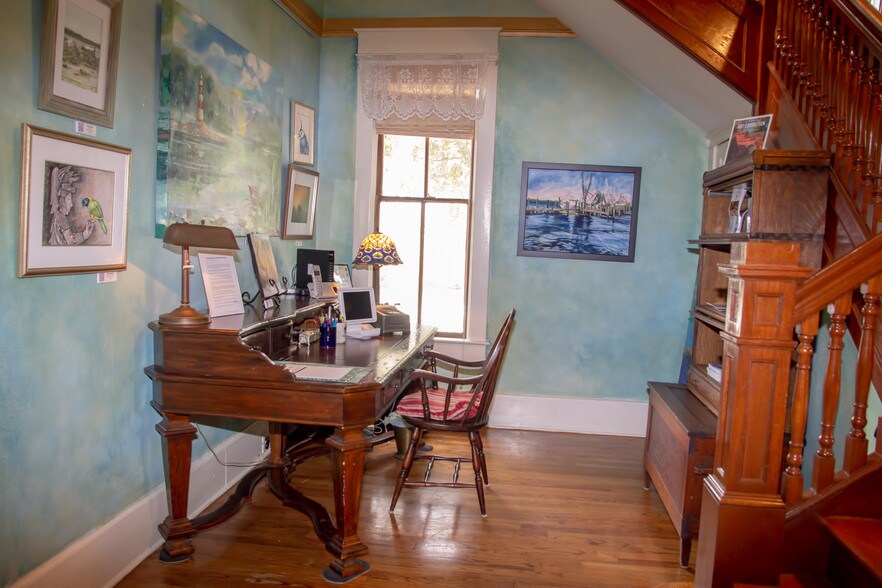 More Photos Of 620 N Tubb St, Oakland Specialty For Sale