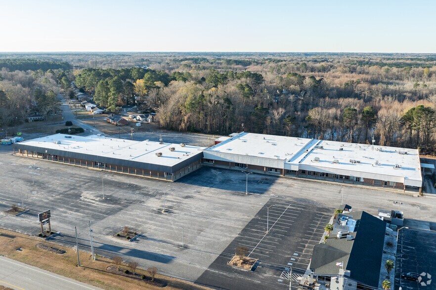 More Photos Of 1543 W Market St, Smithfield Light Distribution For Lease