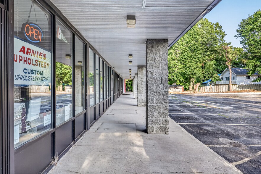 More Photos Of 1006 E Colby St, Whitehall Storefront Retail Office For Sale