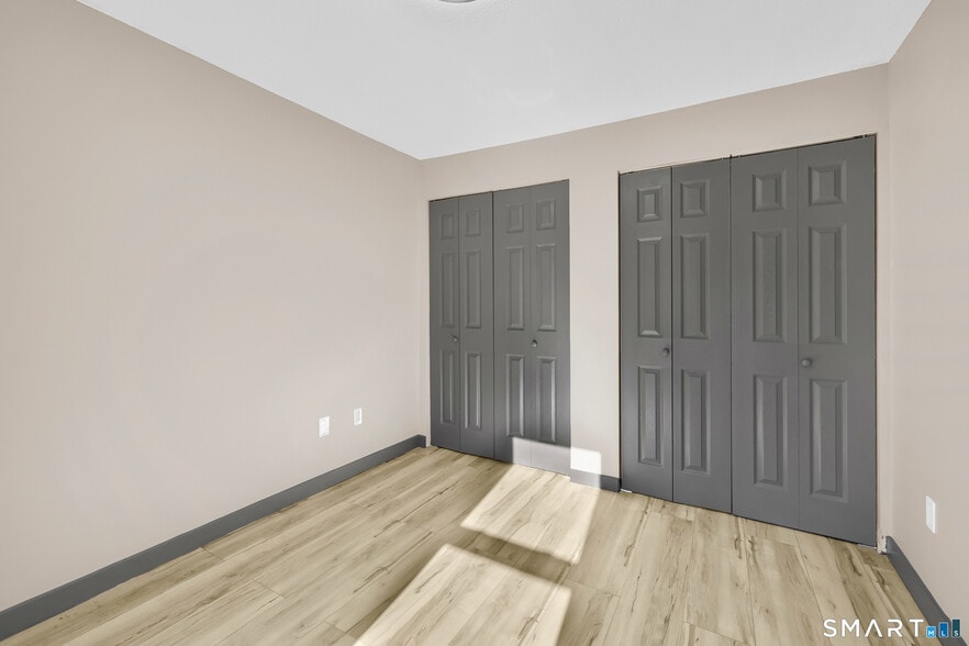 More Photos Of 5 Brookside Ln, Woodstock Apartments For Sale