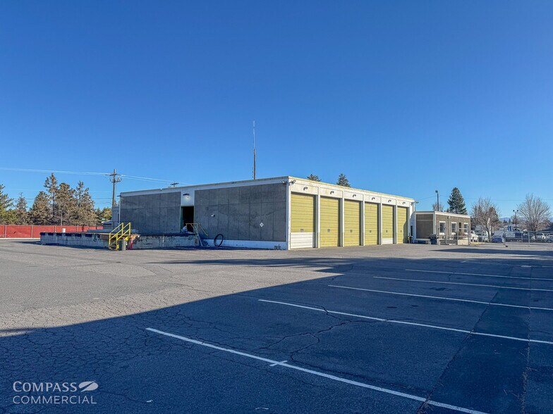 More Photos Of 328 NE Webster Ave, Bend Warehouse For Lease