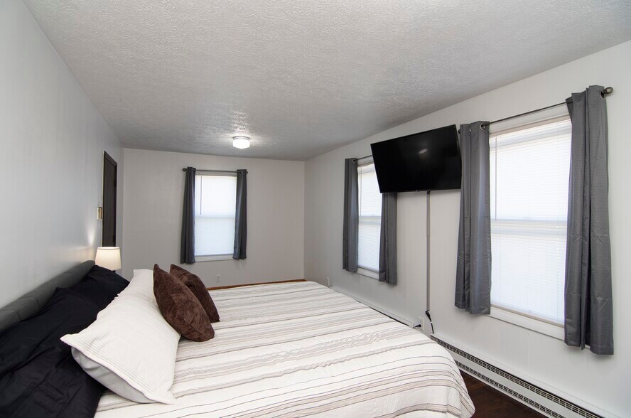 More Photos Of 439 Main Street, Rainelle Storefront Retail Residential For Sale