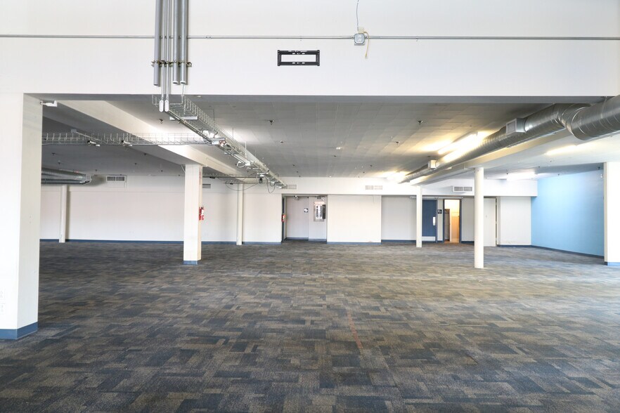 More Photos Of 181 Anderson Ave, Coos Bay Department Store For Sale