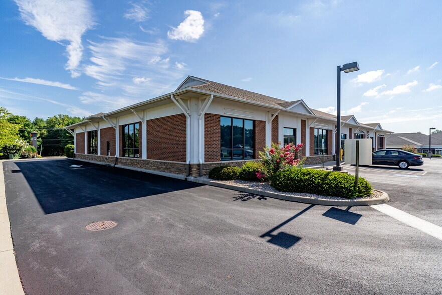 More Photos Of 16 Gosnell, Staunton Medical For Sale