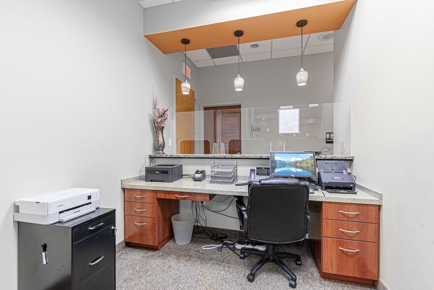 More Photos Of 7625 Maple Lawn Blvd, Fulton Medical For Lease