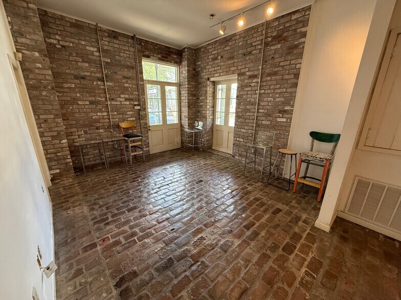 More Photos Of 2406-2408 Chartres St, New Orleans Office Residential For Lease