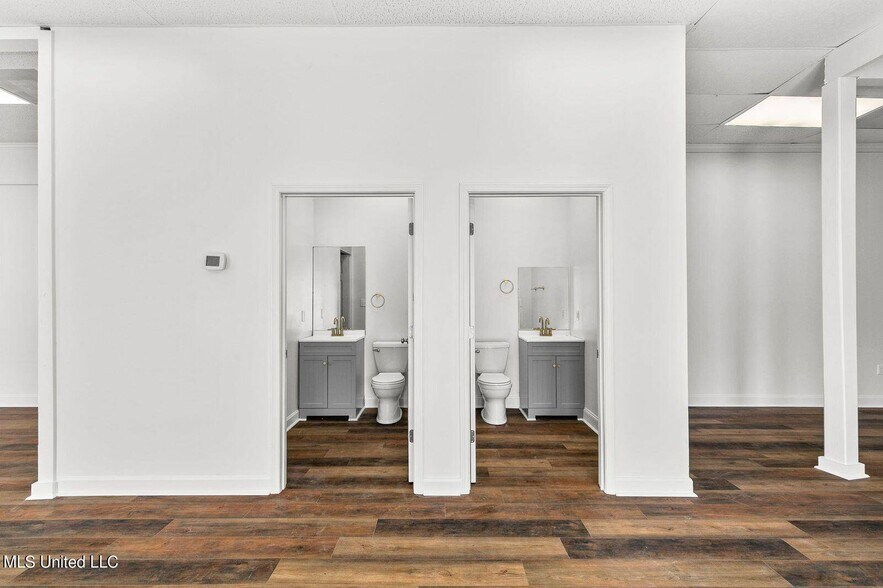 More Photos Of 148 Weisenberger Rd, Madison Flex For Lease