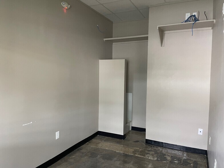 More Photos Of 13107-13141 W Lake Houston Pky, Houston Unknown For Lease