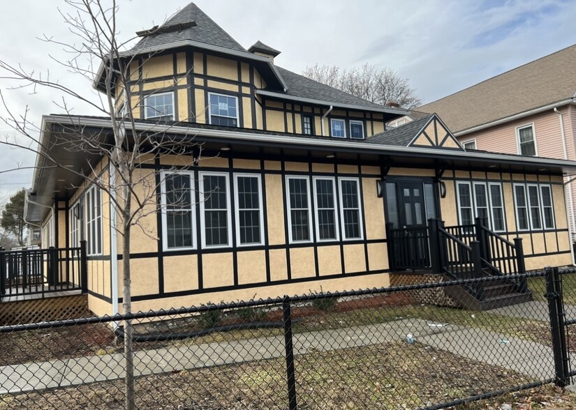 Primary Photo Of 817 Albany Ave, Hartford Storefront Retail Residential For Sale