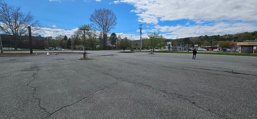 More Photos Of 160 Sykes Mountain Ave, White River Junction Auto Dealership For Sale