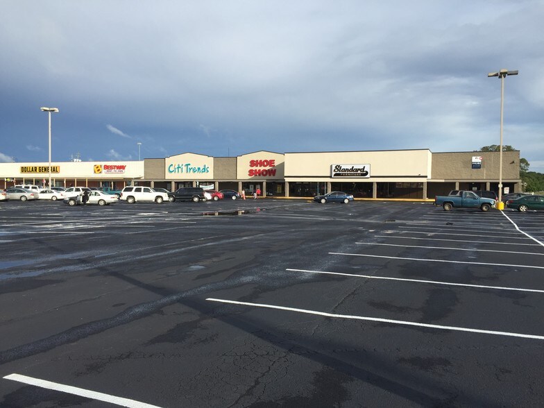 Primary Photo Of 805 Battle St E, Talladega Unknown For Lease