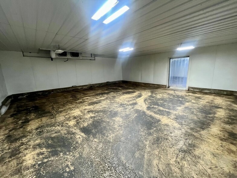 More Photos Of 931 SW 5th St, Oklahoma City Warehouse For Lease