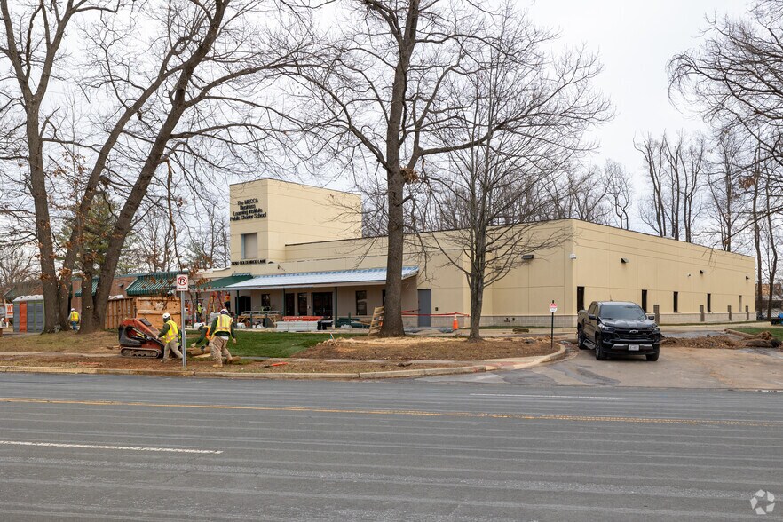 More Photos Of 20261 Goldenrod Ln, Germantown Specialty For Lease
