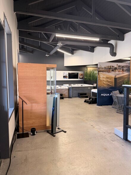 More Photos Of 22900-22924 Los Alisos Blvd, Mission Viejo Unknown For Lease