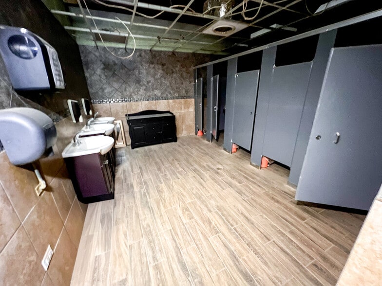 More Photos Of 3920 W Wall St, Midland Bowling Alley For Sale