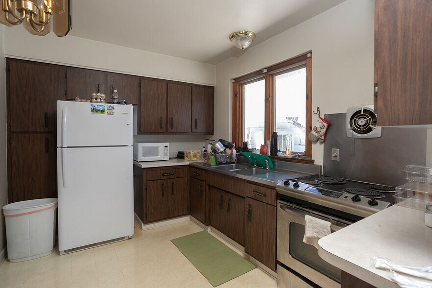 More Photos Of 121 S Pavilion Ave, Riverside Storefront Retail Residential For Sale