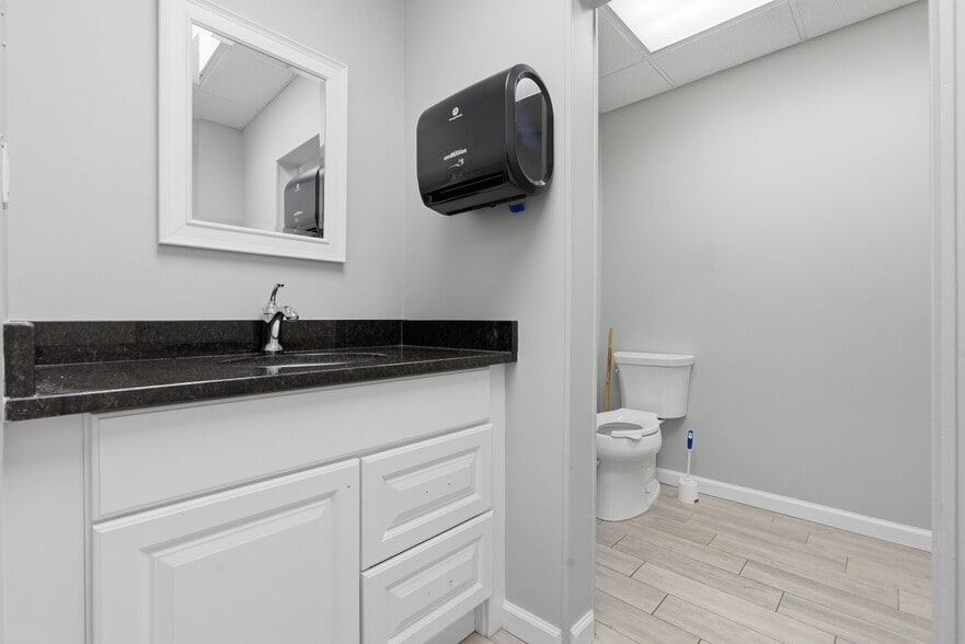More Photos Of 174 Green St, Melrose Office For Sale