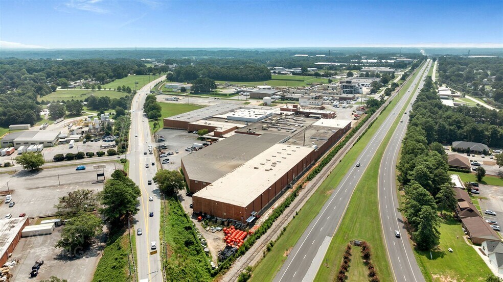 More Photos Of 300 S Main St, Mauldin Warehouse For Sale