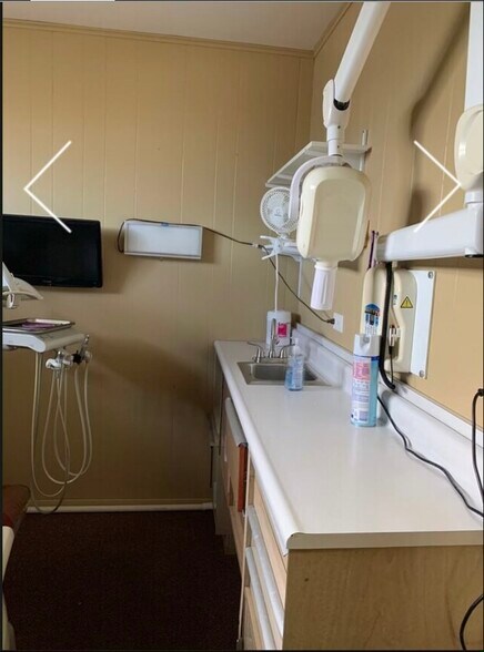 More Photos Of 18511 Torrence, Lansing Medical For Sale