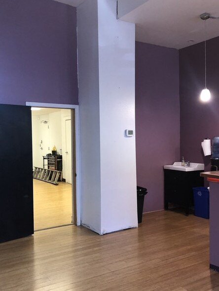 More Photos Of 1733-1737 SE Morrison St, Portland Apartments For Lease