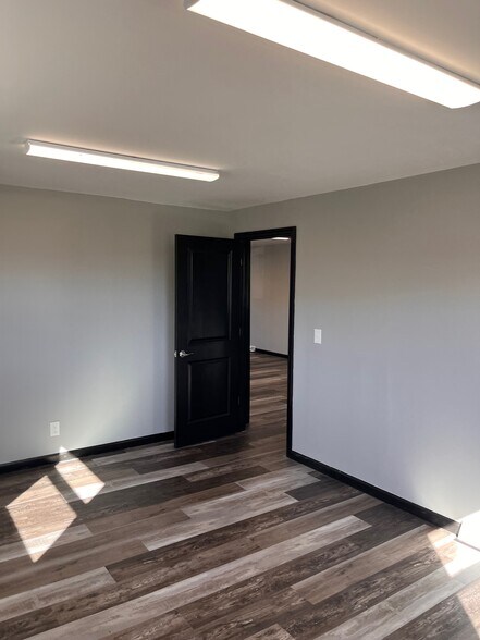 More Photos Of 810 Carlton Dr, Bentleyville Office For Lease