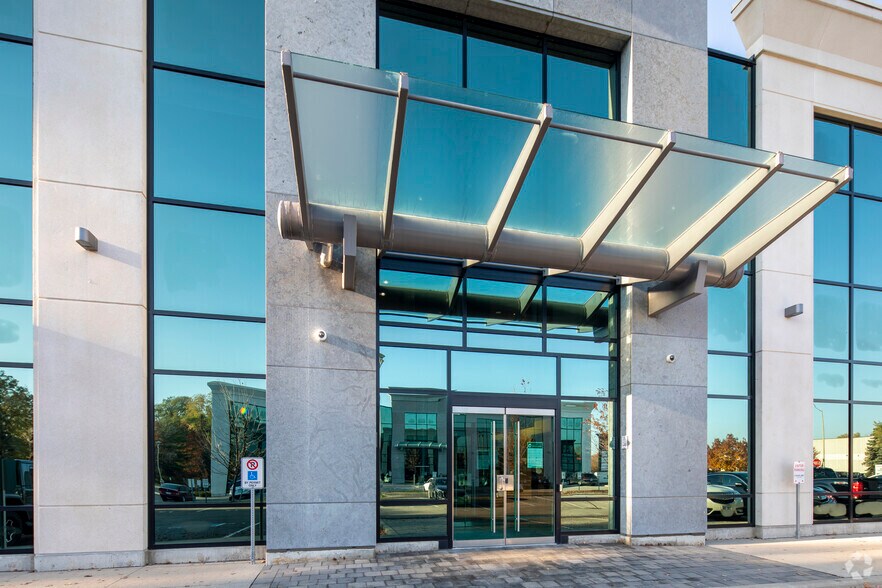 More Photos Of 1300 Cornwall Rd, Oakville Coworking Space