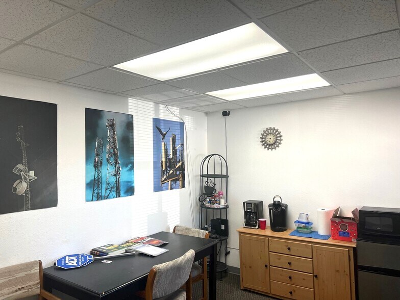 More Photos Of 3040 Todos Santos St NW, Albuquerque Warehouse For Lease