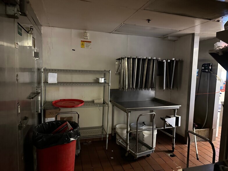 More Photos Of 419 Old Country Rd, Westbury Restaurant For Lease