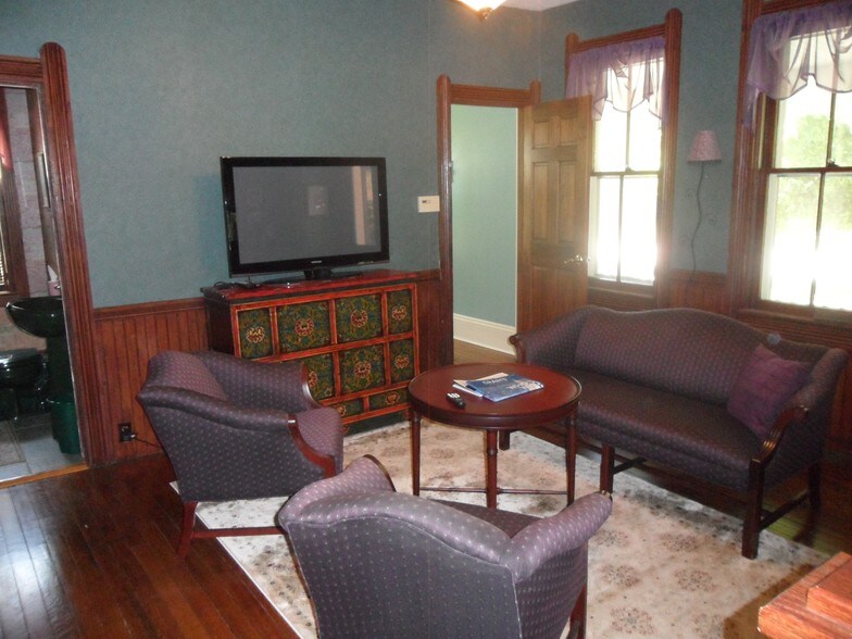 More Photos Of 1119 Bassett Rd, Westlake Office For Sale