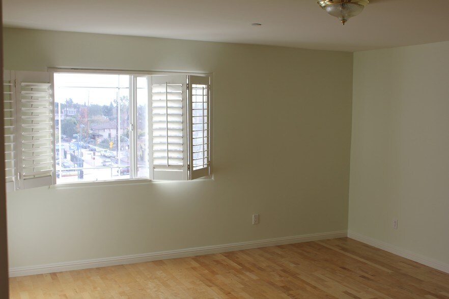 More Photos Of 11501 Hatteras St, North Hollywood Apartments For Sale